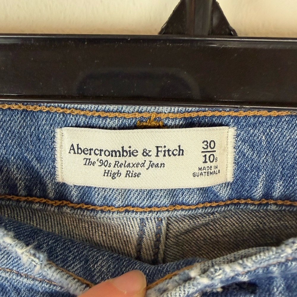 Abercrombie & Fitch High Rise 90s Relaxed Jeans Size 30 / 10 Short - Picture 6 of 8